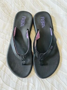 Flojos Black Flip Flop Sandals